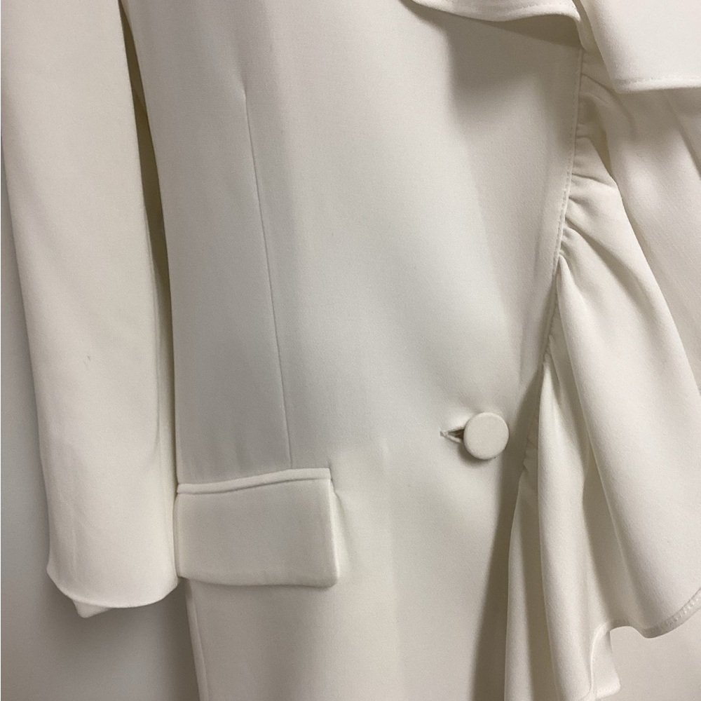 Cinq à Sept White Ruffled Blazer - Picture 4 of 10